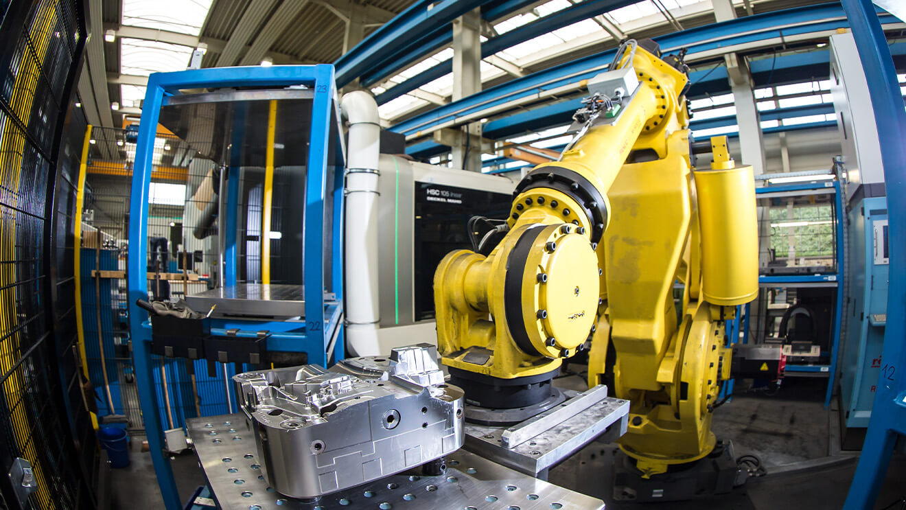 Automated equipment of a milling machine.